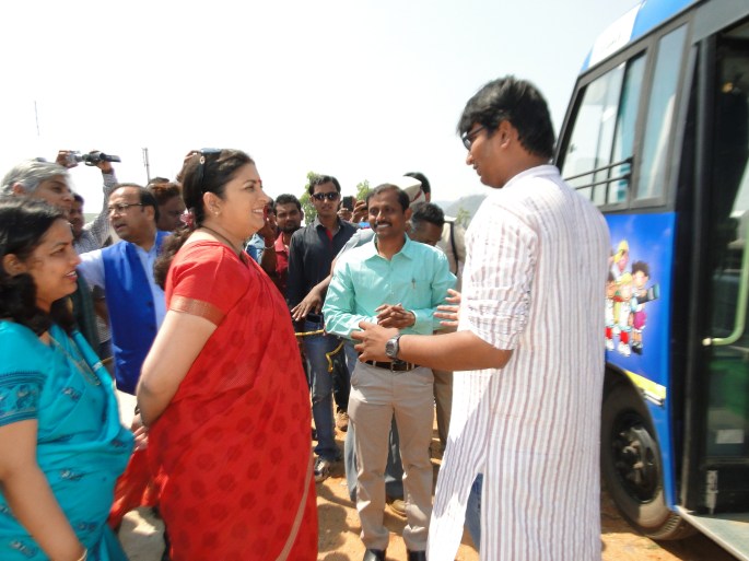Smt. Smriti Irani ji, HRD minister, Govt. of India visit our mobile science lab